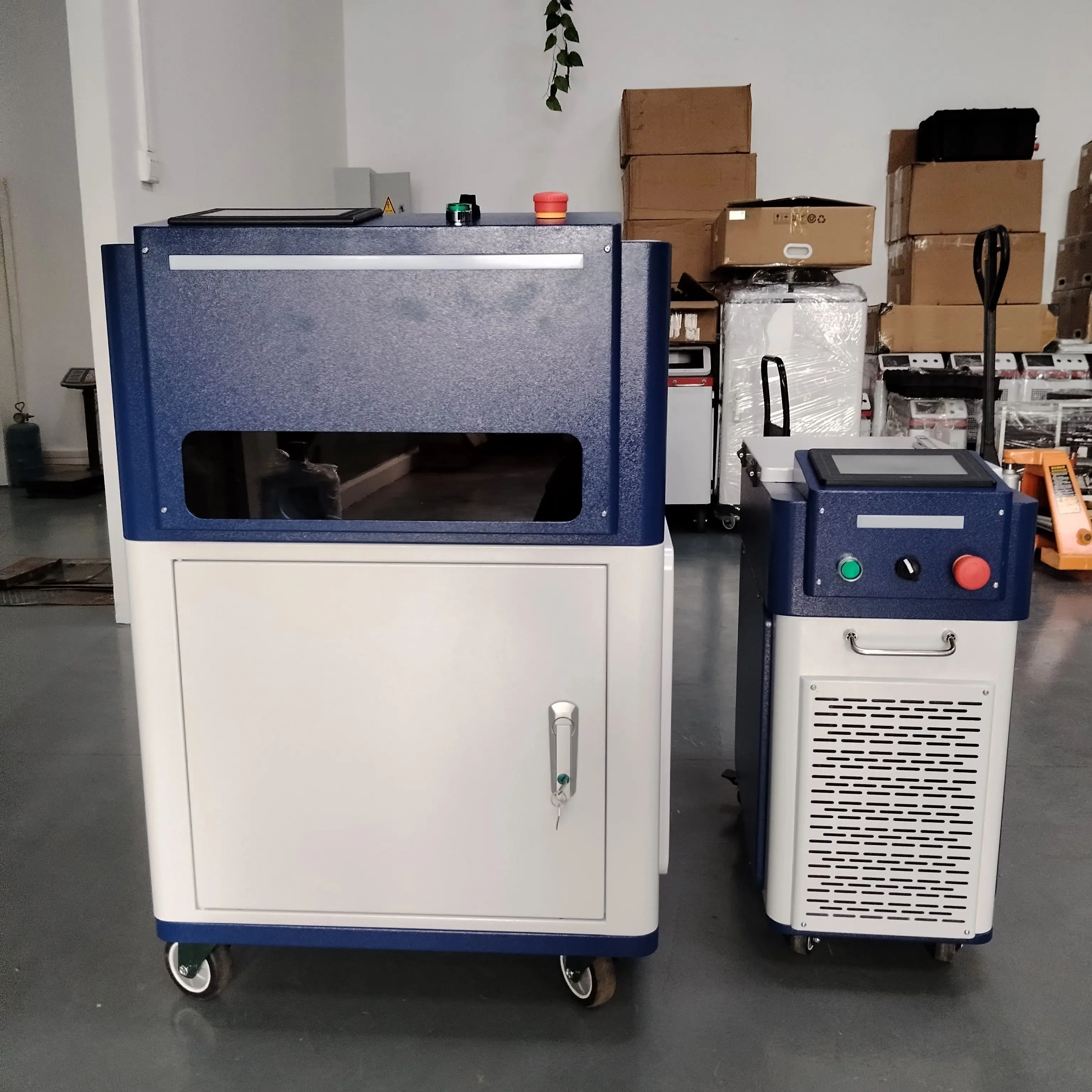 High Quality 300W Portable Metal Pulse Laser  Cleaning Equipment Efficient Rust Eliminator for Metal