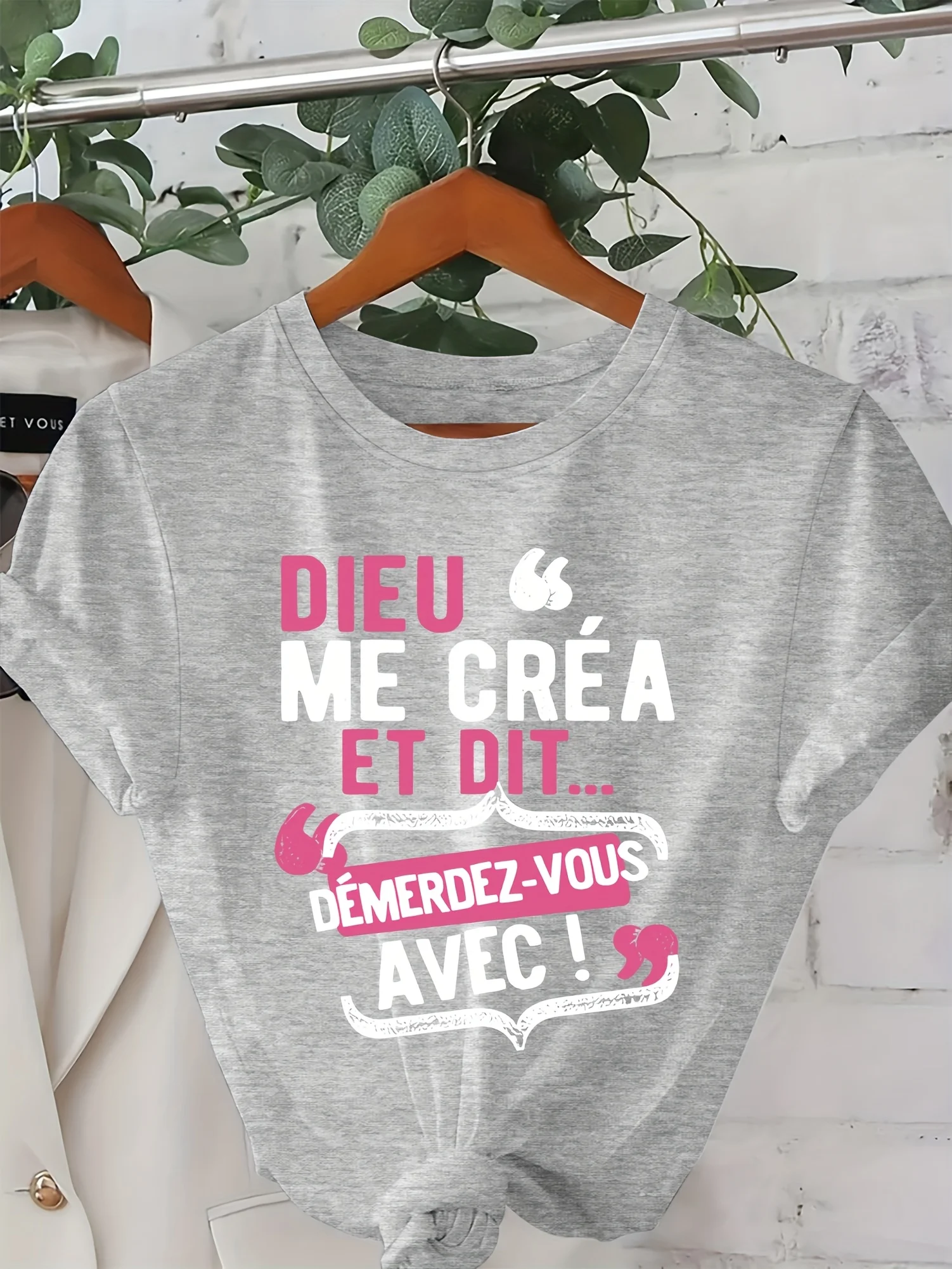 

Women'S Casual Crew Neck T-Shirt with French Quote "Dieu Me C'est Mon Saint" - Playful Letter Print Short Sleeve Top for Spring