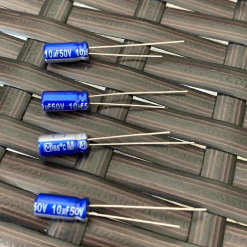 10PCS-100PCS  10UF 50V Fever Sound Capacitor 50V10UF 5 * 11 AM Flash Blue Robe
