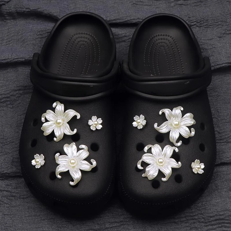 

Luxury Rhinestone Transparent Flowers Shoe Charms Accessories Shoe Decorations Clog Sandal Buckle for Kids Party Gifts