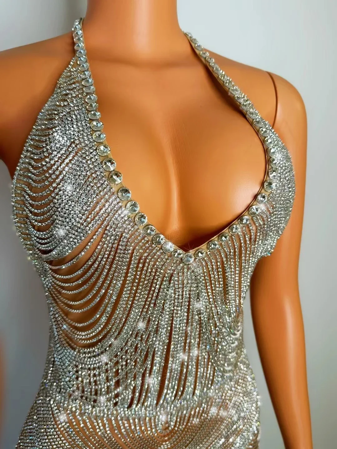 Sparkly Rhinestones Chains V Neck BacklessShort Dress Sexy Birthday Party CelebriateCostume Nightclub Outfit Show Stage WearA001