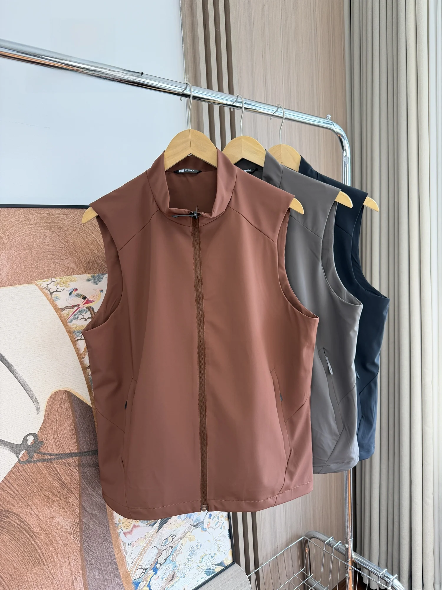 Men's Casual Fashionable Outdoor Vest Standard Fit Three-Proof Tech Fabric Spring Summer Lightweight Comfortable Standing Collar
