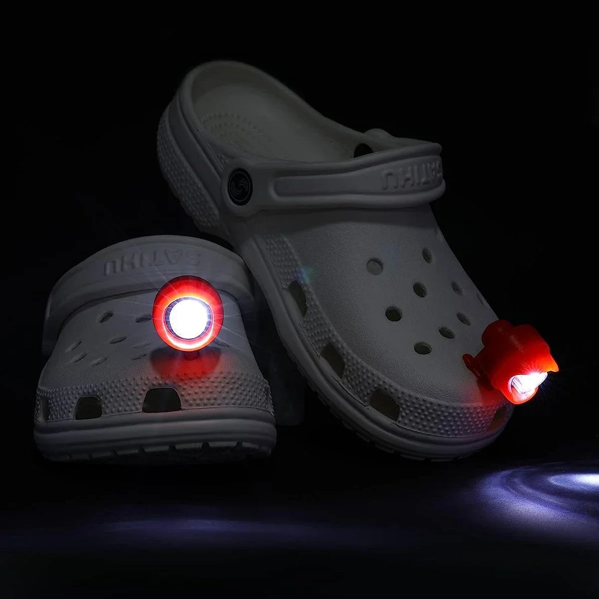 2 fari per coccodrillo piccole luci modalità scarpe ciondoli zoccoli sandali scarpe decorazione corsa campeggio accessori per scarpe divertenti