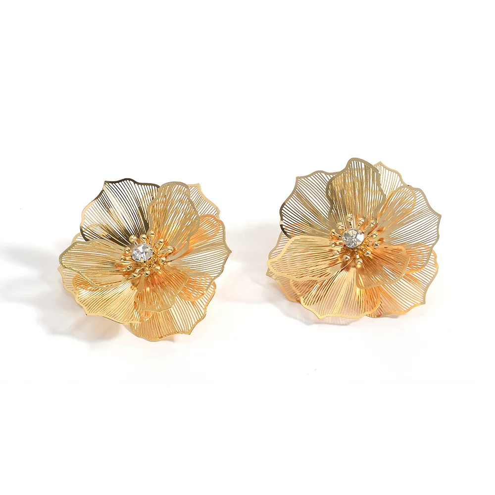 Heavy industry hollow metal flower three-dimensional gold rose diamond earrings light luxury dress accessories cross-border
