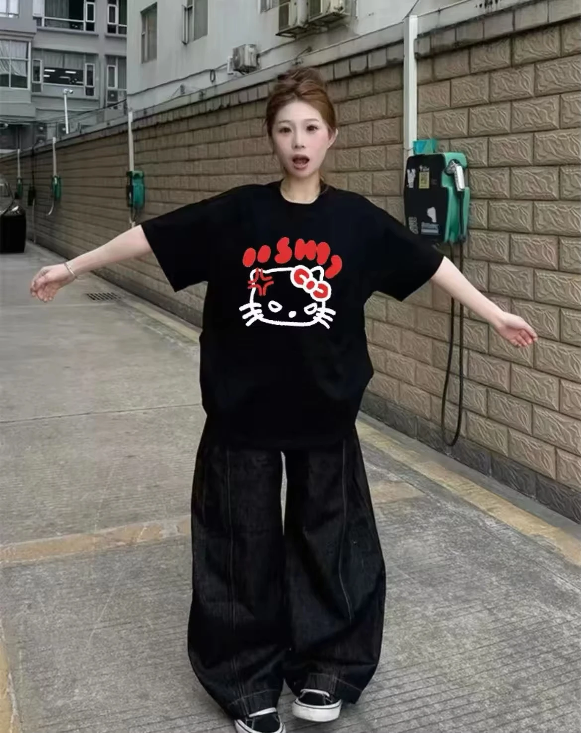 

2026 new summer Hello Kitty Angry Graffiti Print Oversized T-shirt Women Y2K Streetwear Harajuku Casual Short Sleeve Tee Tops