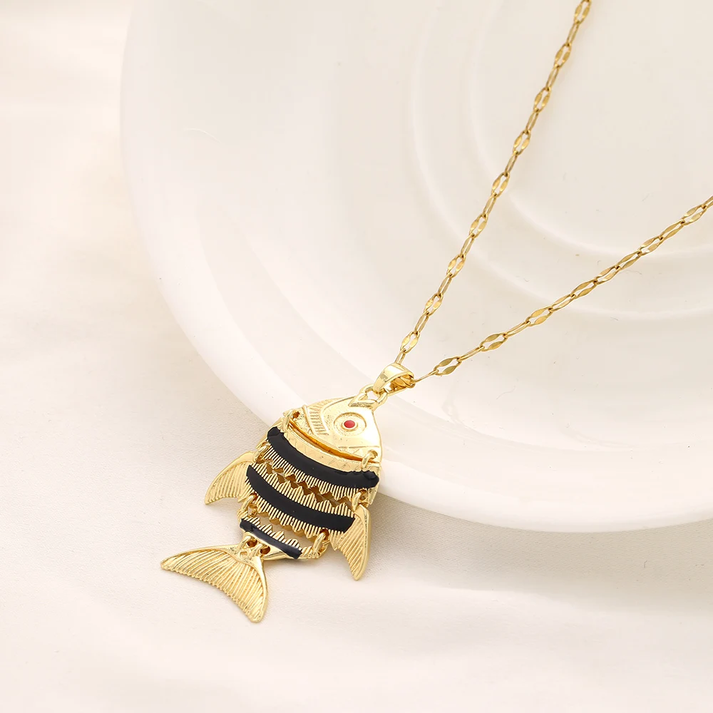 Elegant Women's Dynamic Fish Necklace High-End Marine Creature Pendant Stylish Jewelry Gift with Temperament