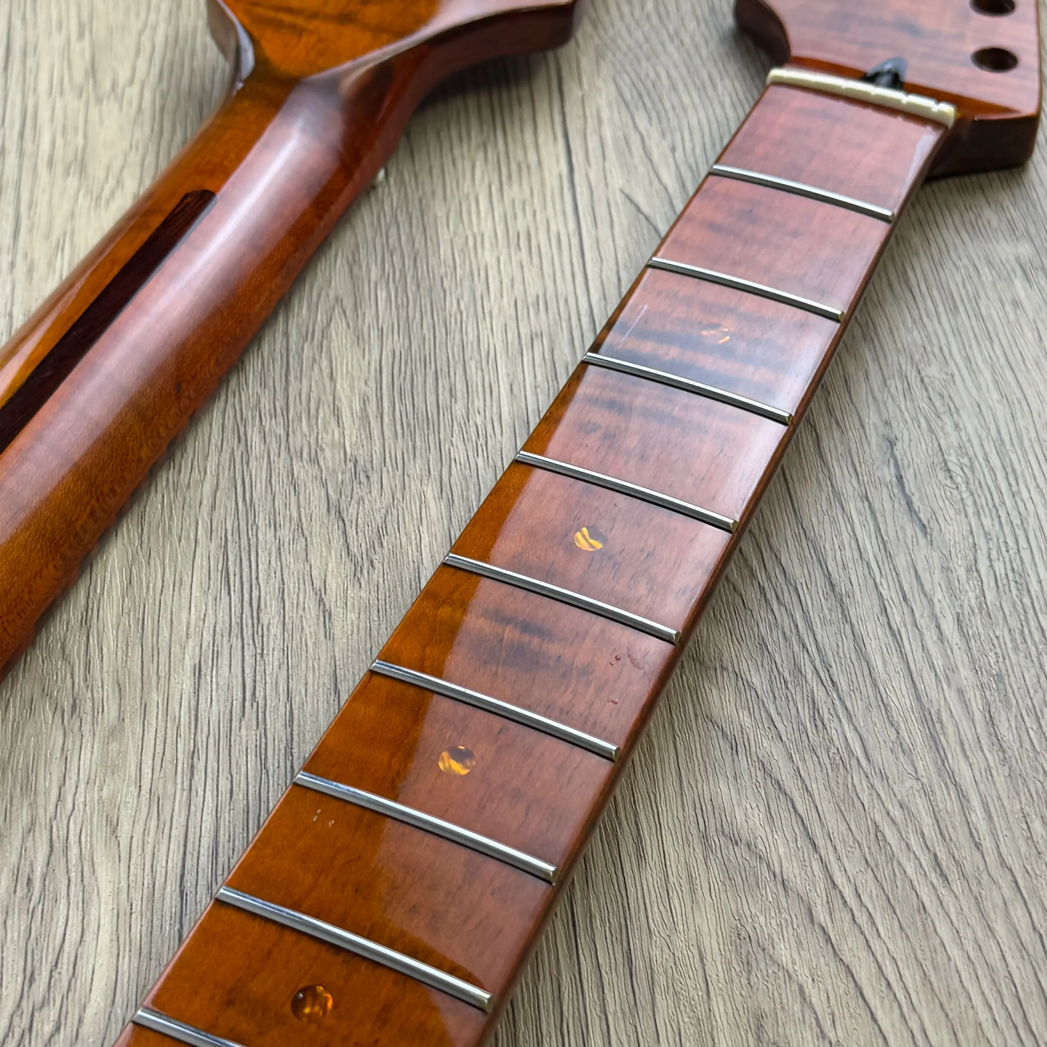 

Left-Handed ST Guitar Neck, 22-Fret Maple Fingerboard, Hand-Rubbed Gloss Finish, Electric Guitar Replacement