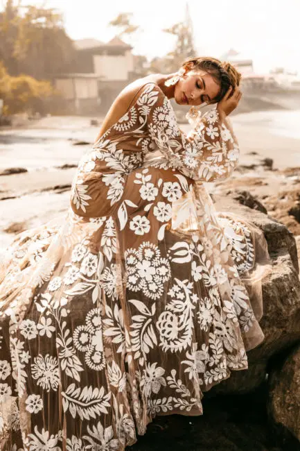 Robe en maille brodée en V profond pour femmes, manches à bulles, dos ouvert, nouvelle collection 2020