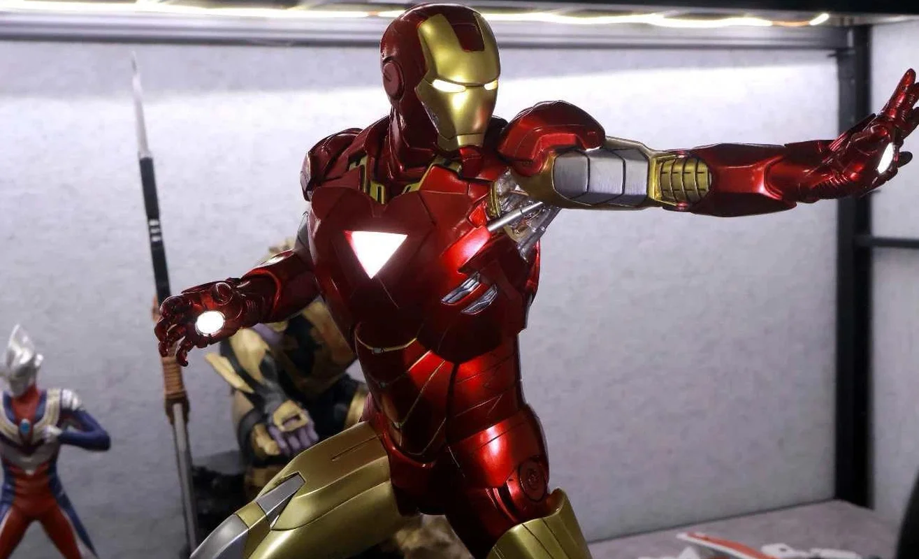 

In Stock Avengers 1-4 Iron Man Mk6 50cm Battle Pose Luminescent Resin Model Pendant Trendy Play Collection Statue Surprise Gift