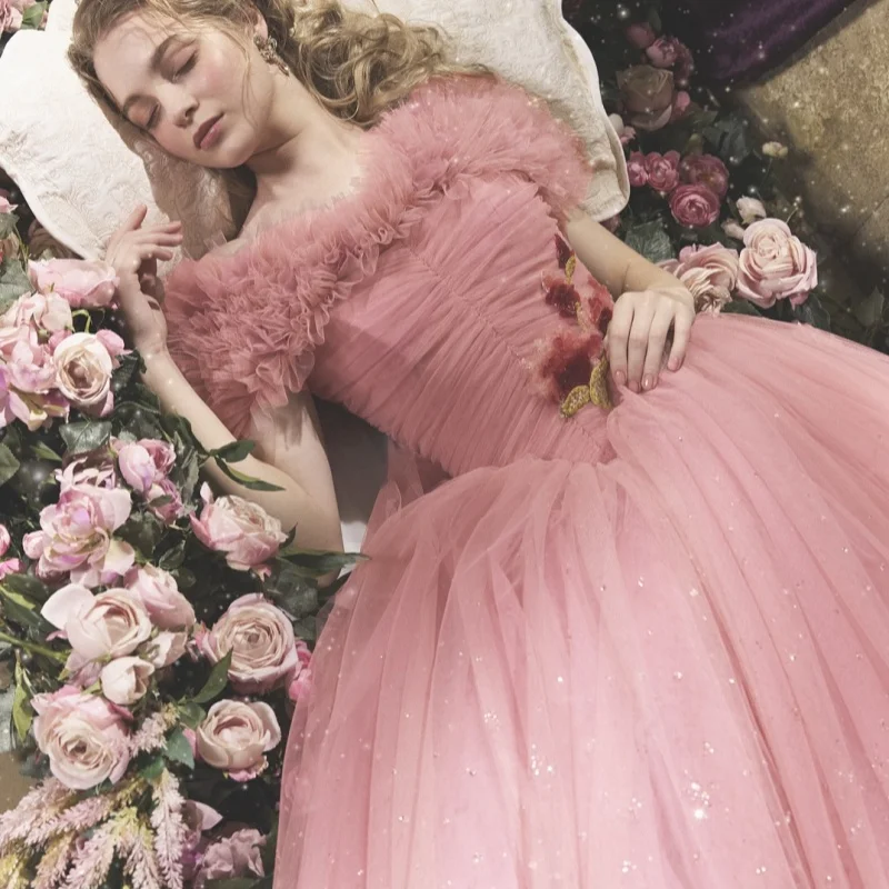 

Fresh and dreamy pink Quinceanera Dress off-shoulde Lace decal tail vestidos de 15 Quinceanera ﻿Customize