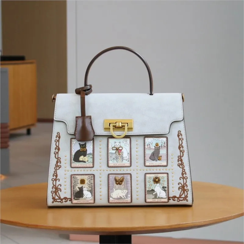 

2025 Fashion New Women's Bag Fashion Niche Design Light Luxury Large Capacity Commuter Handbag Single Shoulder Tote Bag
