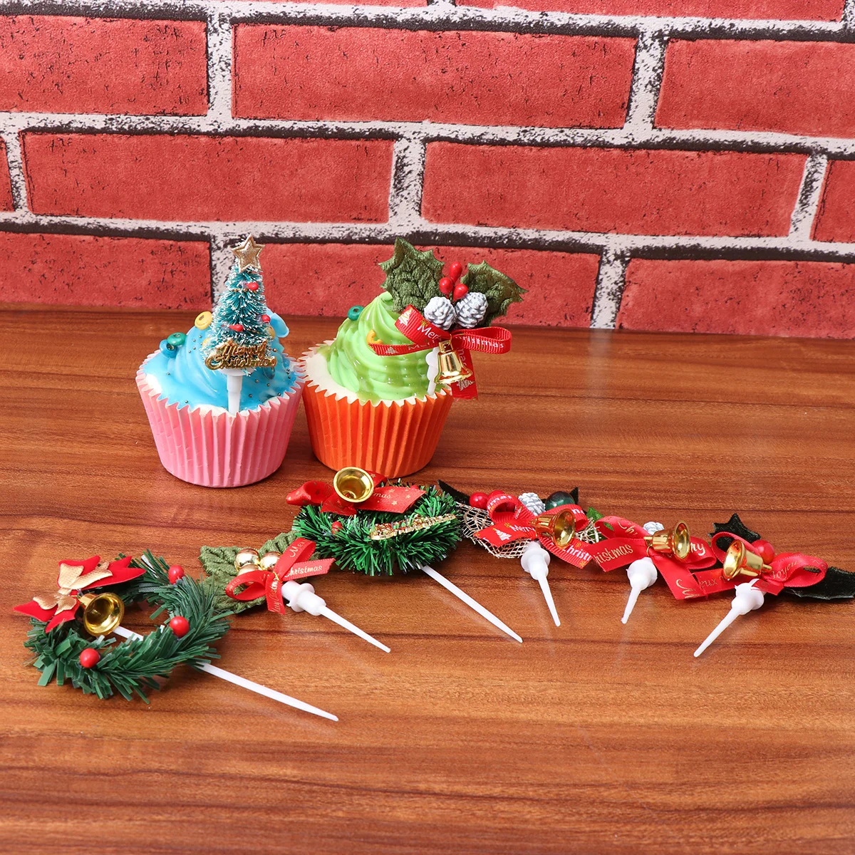 

8Pcs Cupcake Toppers Christmas Cake Decorations Cake Pops Picks for Birthday Festival Party Food Display Decorative Accessories