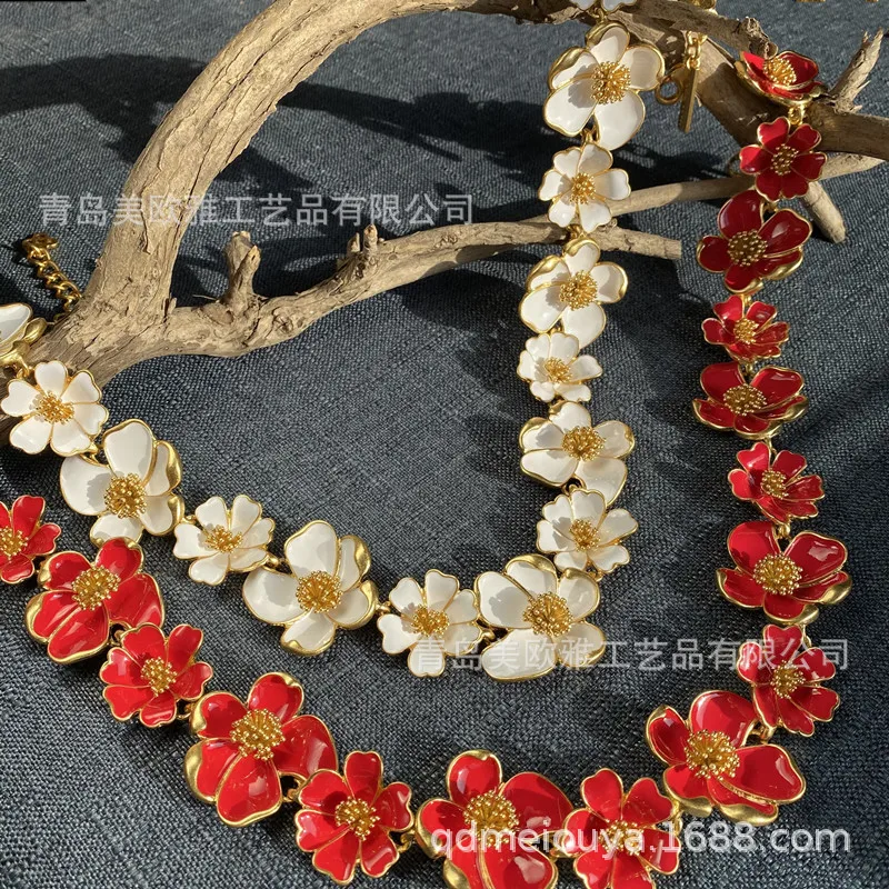 Vintage Heavy-duty Necklace - Red & White Floral Design - Elegant 3d Necklace