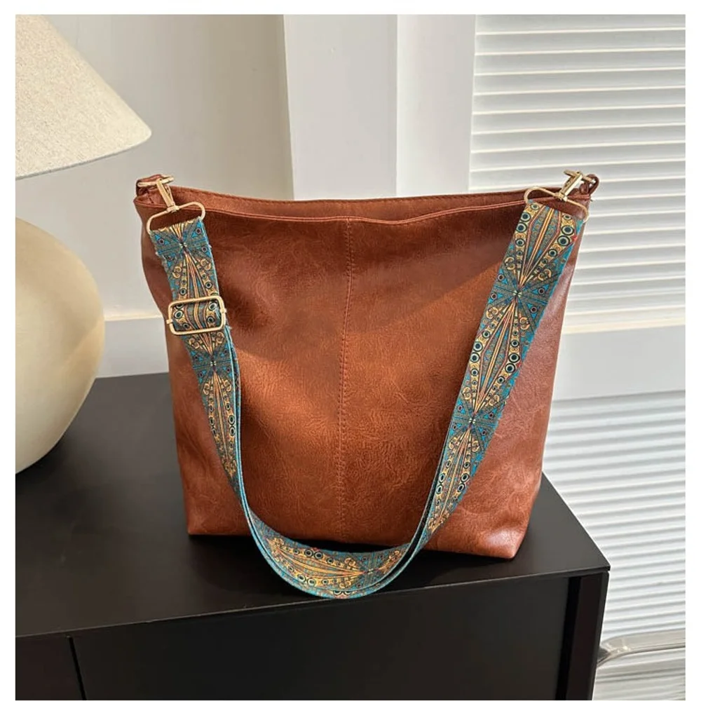 

Large Capacity Bag 2025 Spring/summer New Collection Handheld Retro Broadband Single Shoulder Crossbody Bag Premium Texture Buck