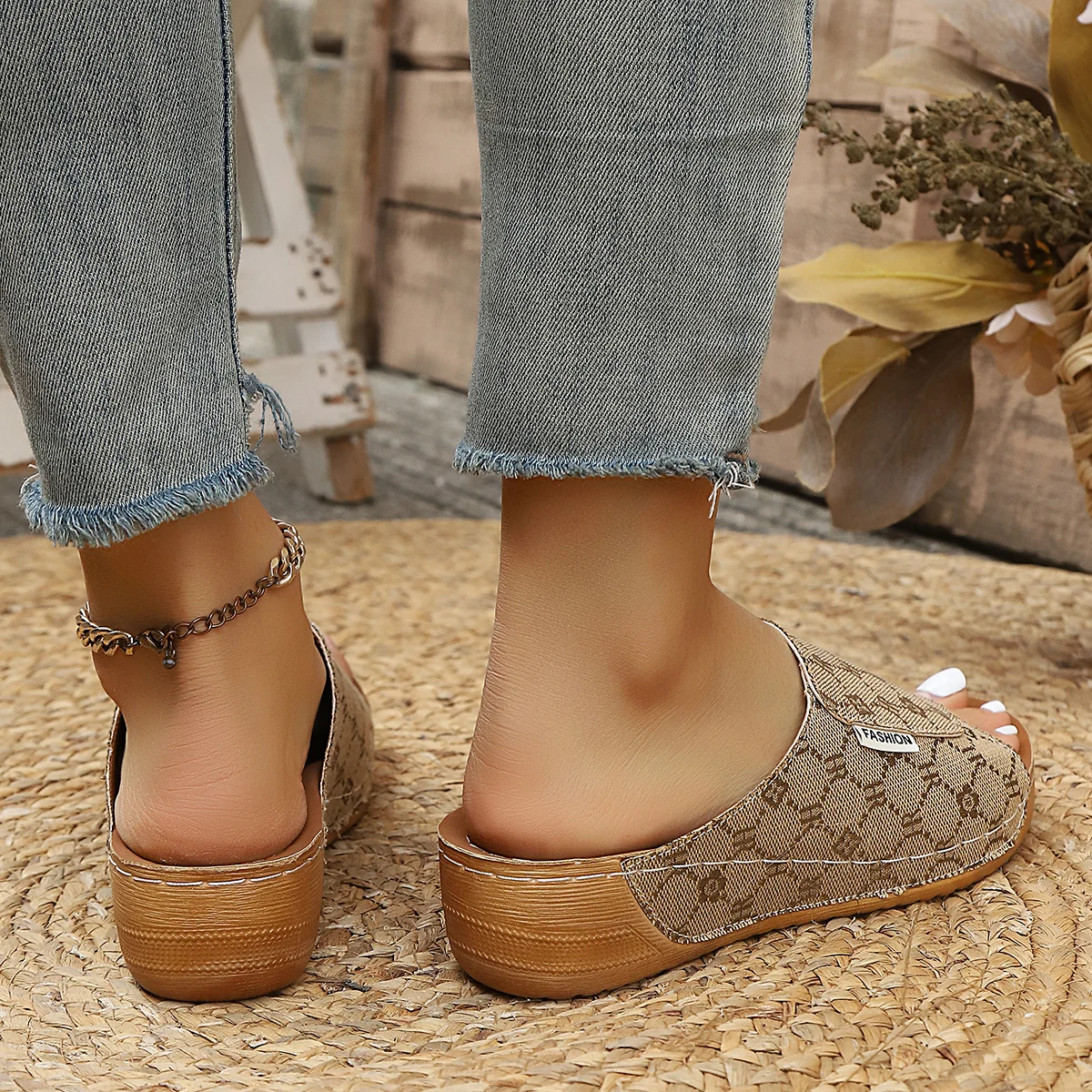 Modische Bestseller Neue Bequeme Strand-Übergrößen Damenschuhe Sommer Elegante Peeptoe Keilabsatz Dickbesohlte Pantoffeln – Detail 5