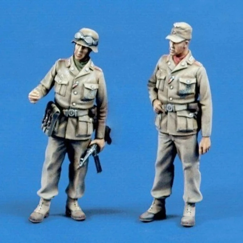 

Набор моделей из литой смолы в масштабе 1/35, 2 фигурки Африканского корпуса времен Второй мировой войны, в разобранном и неокрашенном виде.