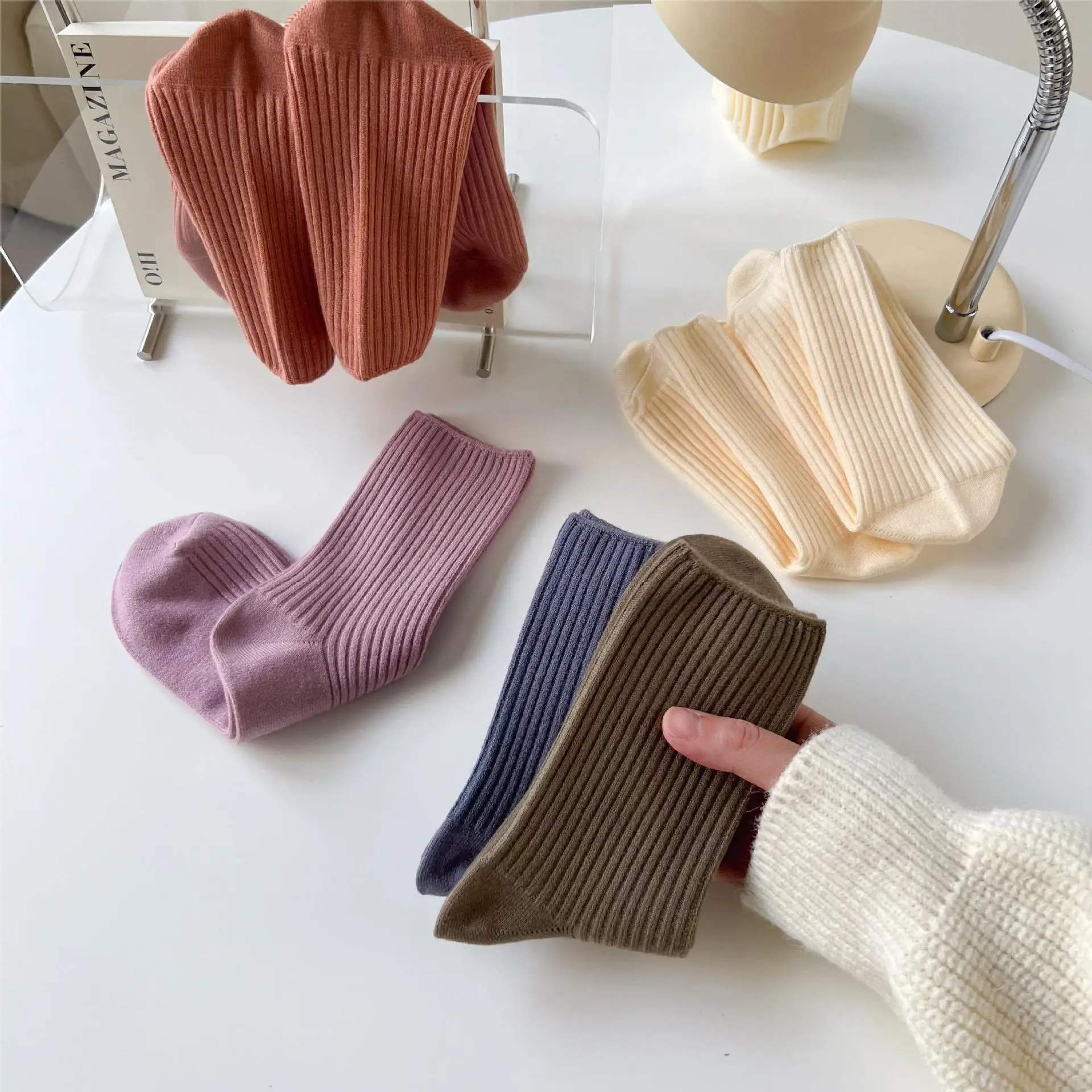 New Women's Retro High Appearance Level Solid Color Socks Spring and Autumn Warm Women's Mid-tube Casual Cotton Socks