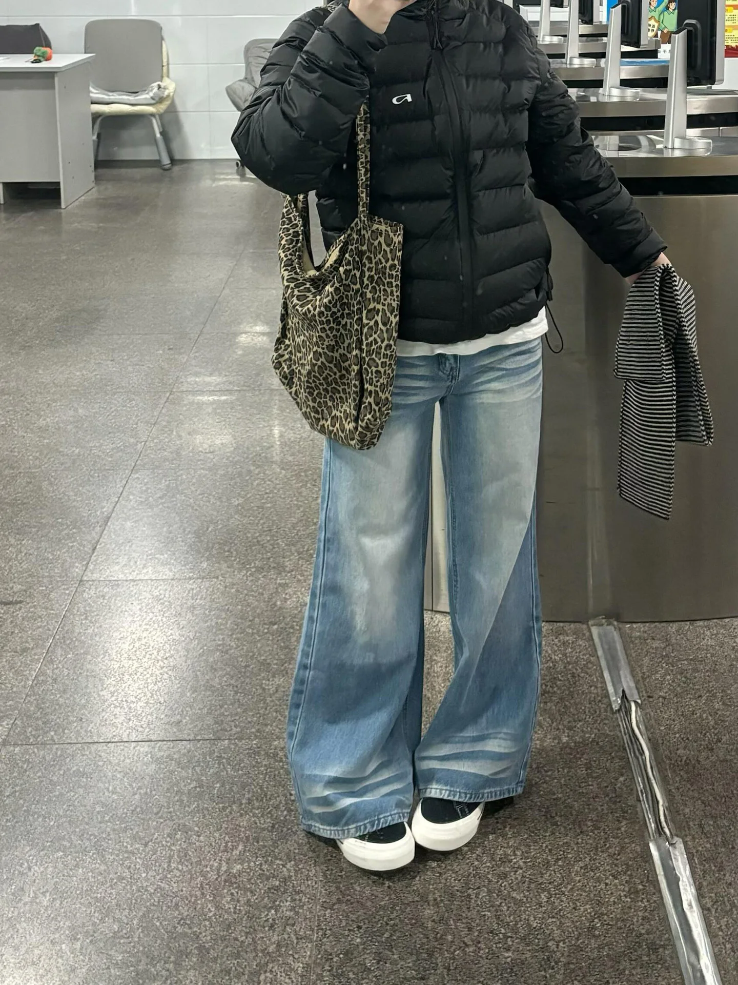 Jeans a gamba larga a vita alta Pantaloni in denim dimagranti vestibilità ampia da donna Autunno Inverno Faion Waed out Pantaloni lunghi casual strappati
