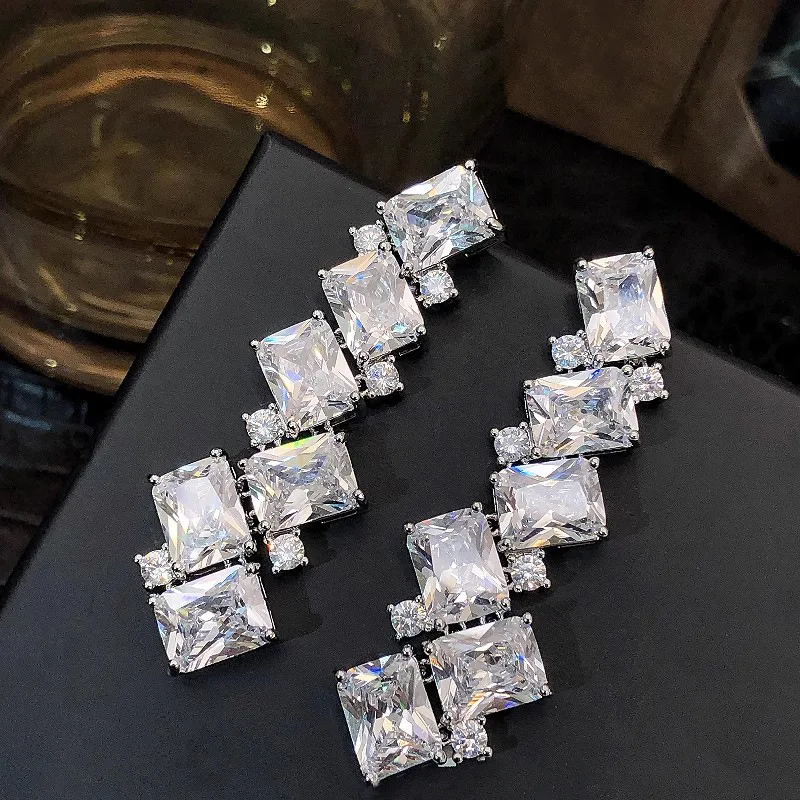 2026 New Holiday Celebration Banquet Dress Accessories with A Design Sense of Micro Inlaid Temperament and High-end Earrings