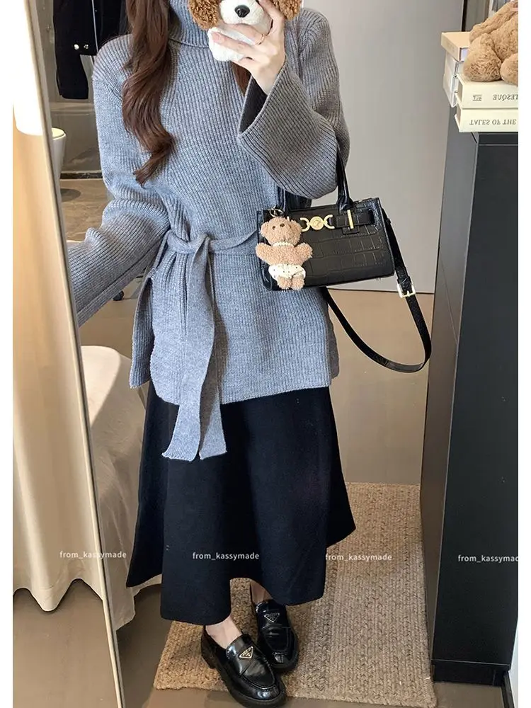 سترة نسائية محبوكة أنيقة جديدة للخريف والشتاء مع خصر دافئ وسترة سميكة ذات ياقة عالية وأكمام طويلة