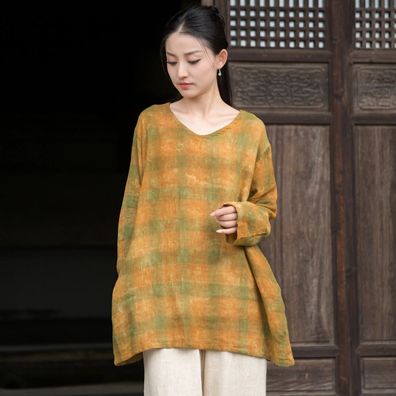 

Женские повседневные футболки из хлопка и льна, новинка 2025 года, осень, винтажный стиль, v-образный вырез, клетчатый узор, свободные женские топы с длинными рукавами, футболки M1981