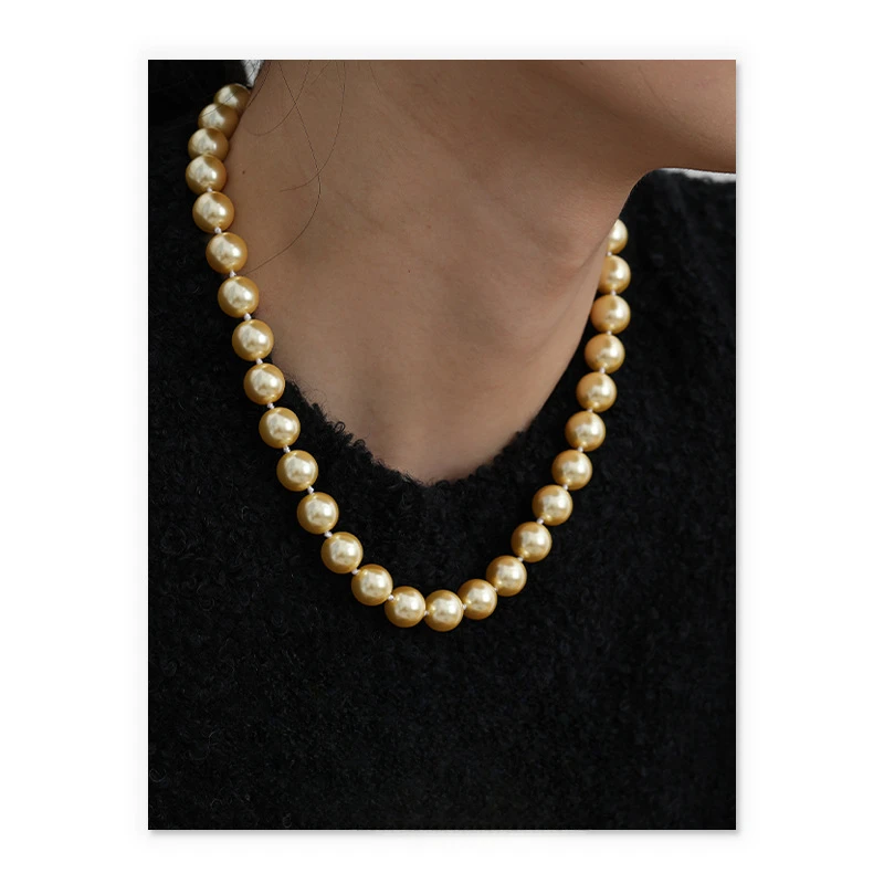 

French niche high-end sense versatile collarbone chain temperament retro light luxury pearl necklace