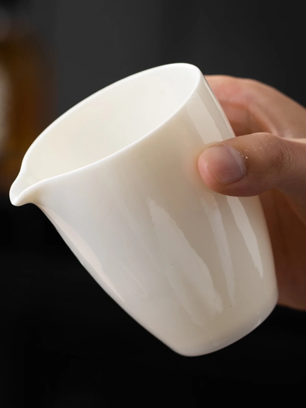 White Porcelain Tea Set Public Cup Tea Brewer Glass Lid Bowl Sheep Fat Jade Porcelain Public Cup Filter Tea Leach Tea