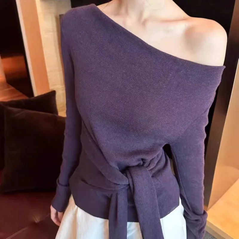 

Женский вязаный топ с асимметричным вырезом на одно плечо и длинными рукавами во французском стиле, в корейском стиле с завязками на талии, базовый свитер.