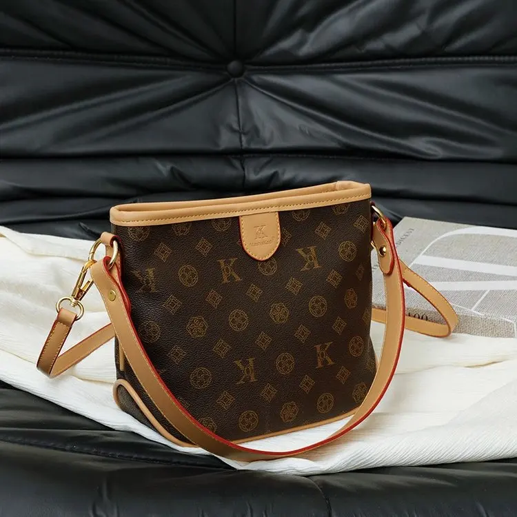

Famous Designer Elegant Vintage Leather Diaper Bags For Women Luxury Minimalist Large Capacity Crossbody Bag Trendy Fashionable