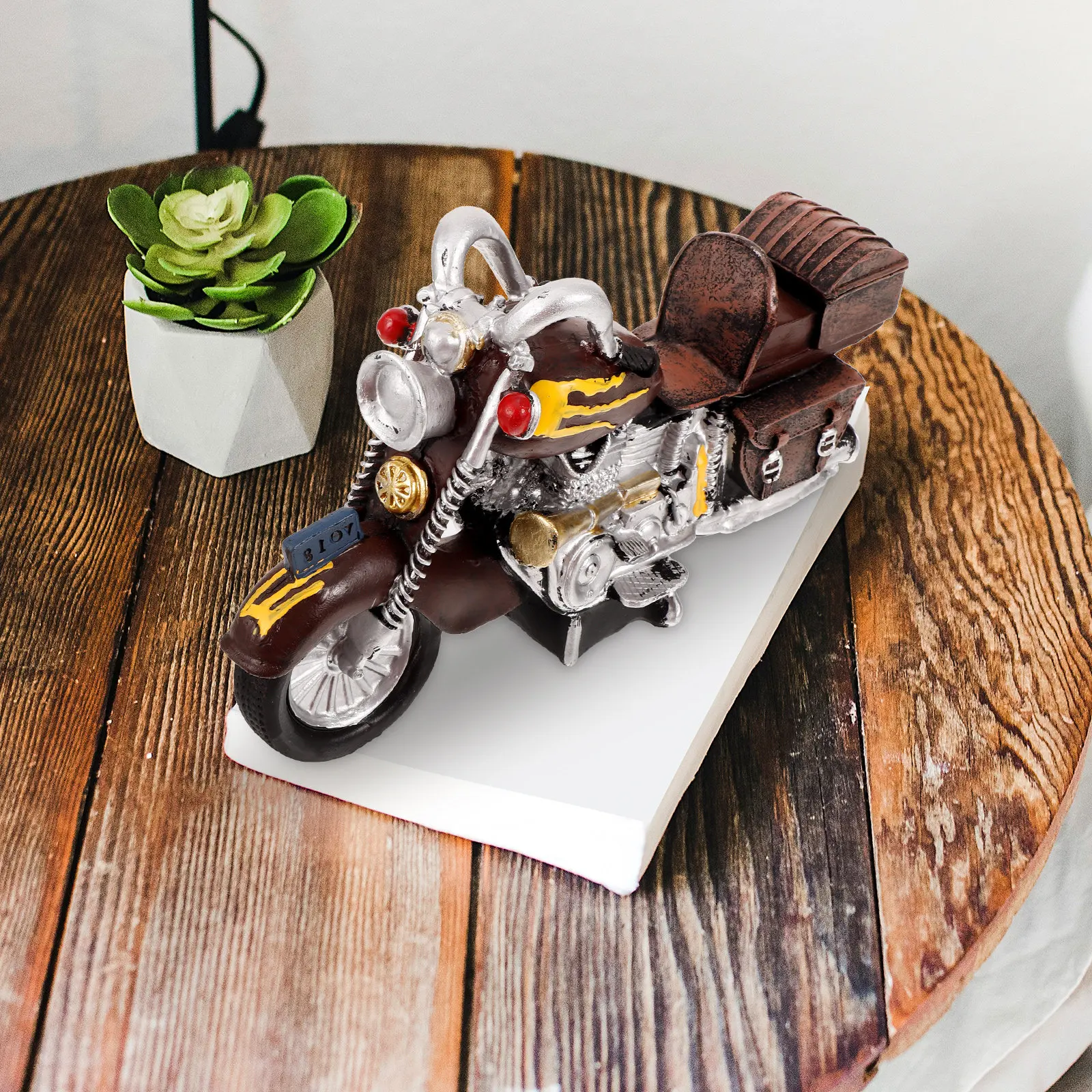

Retro Resin Motorcycle Statue Small Desktop Decoration Vintage Motorbike Ornament for Living Room Bedroom Bookshelf Tabletop