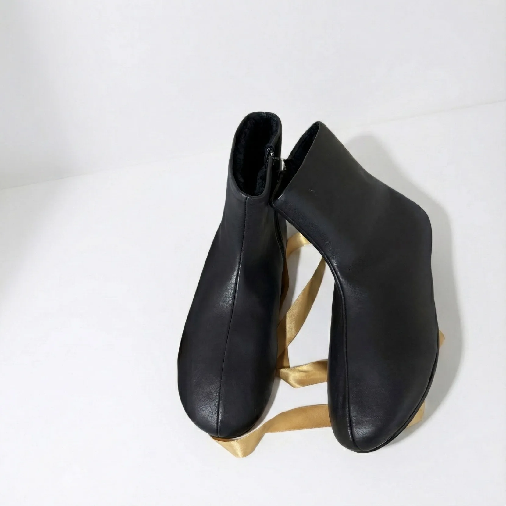 

26. новые женские полусапожки из натуральной кожи, шерстяной подкладки, удобные и мягкие, дизайнерский стиль ручной работы.