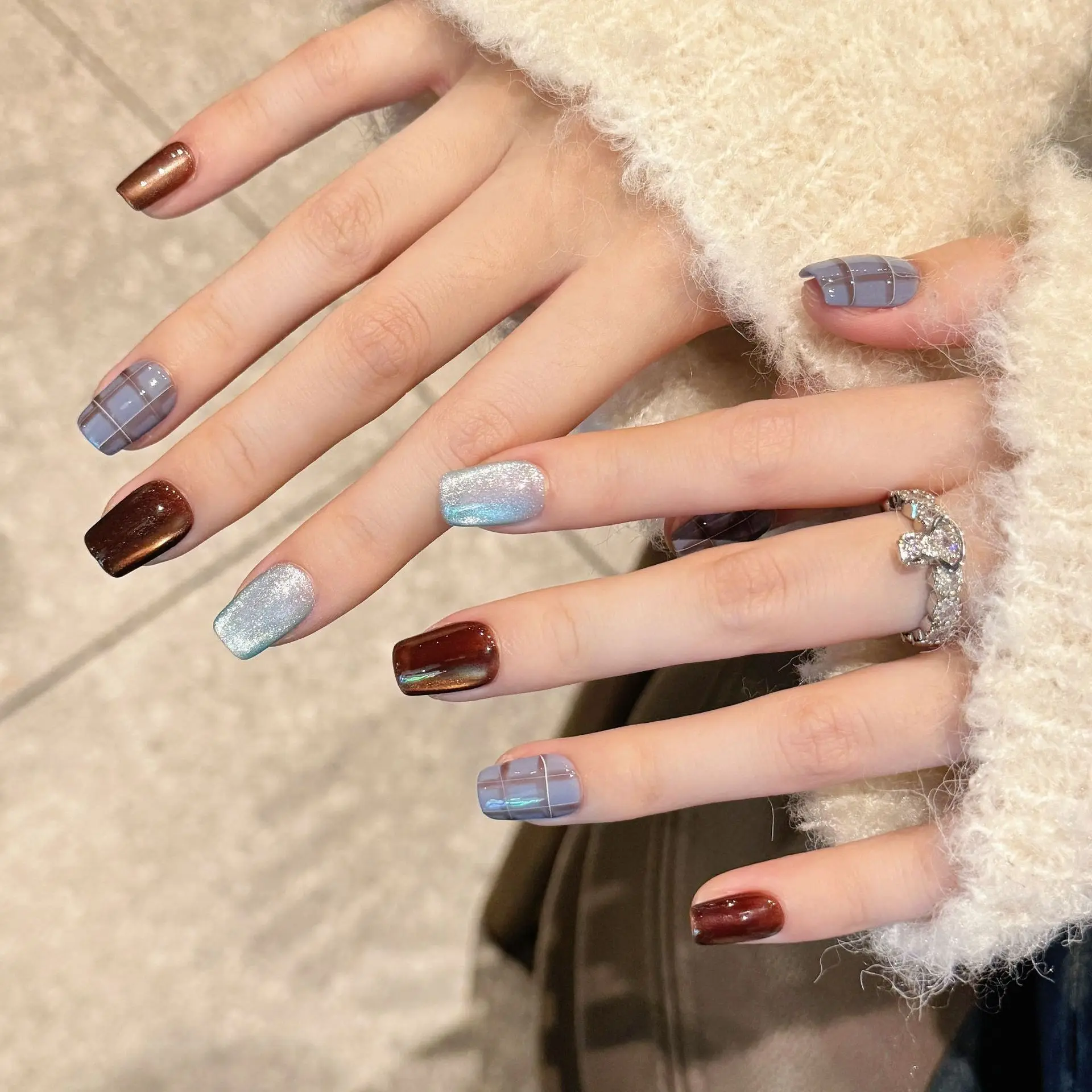 Handmade Press on Nails Retro Grid Glossy False Nails Sweet Cool Spicy Girl Short Square Fake Nail Tips Wearable Detachable