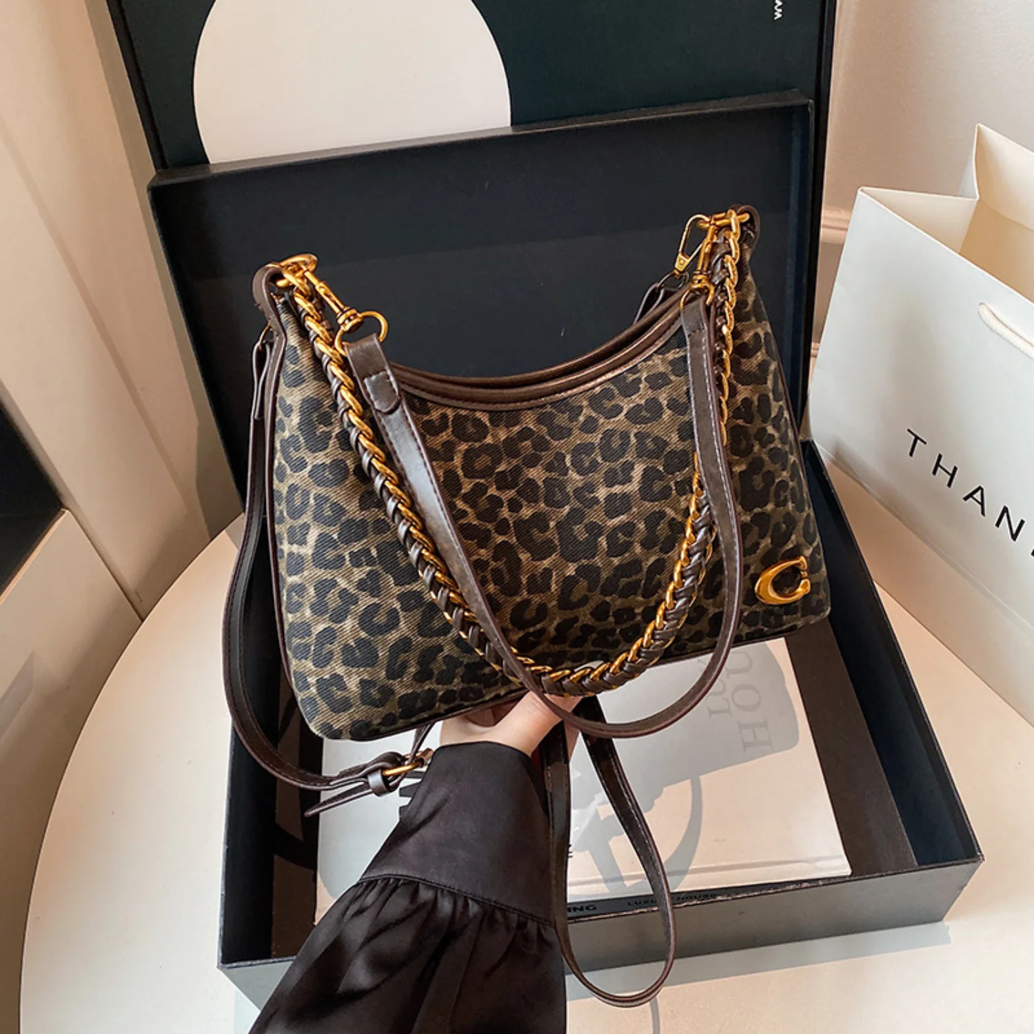 

Y2K leopard print chain bag - Women's 2026 new single shoulder crossbody bag - Unique design handbag for the fashion minority