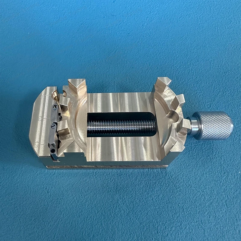 

Watchmaker Repair Tools Pure brass bench vise Clamps crowns straps Clamps watch movements and backs Can be used in bench drills
