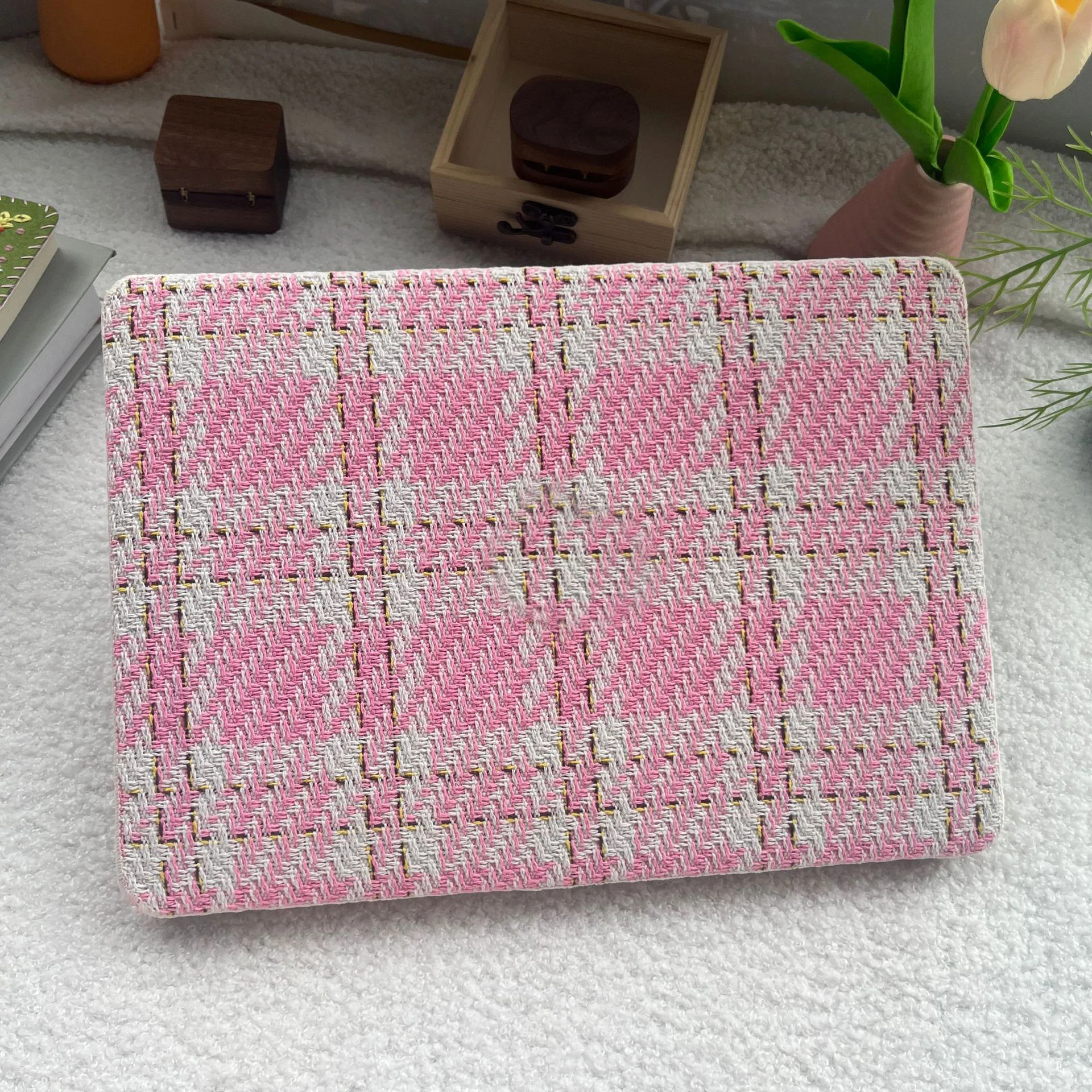

Luxury Pink Woven Soft MacBook Case, Plaid Laptop Case for MacBook Air 13 Macbook Pro 13 16 14 15 A1990 With Cutting Out Logo