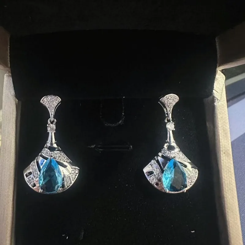 

Fashionable clothing necklace, micro-set fan-shaped skirt necklace, women's matching collarbone chain, retro necklace