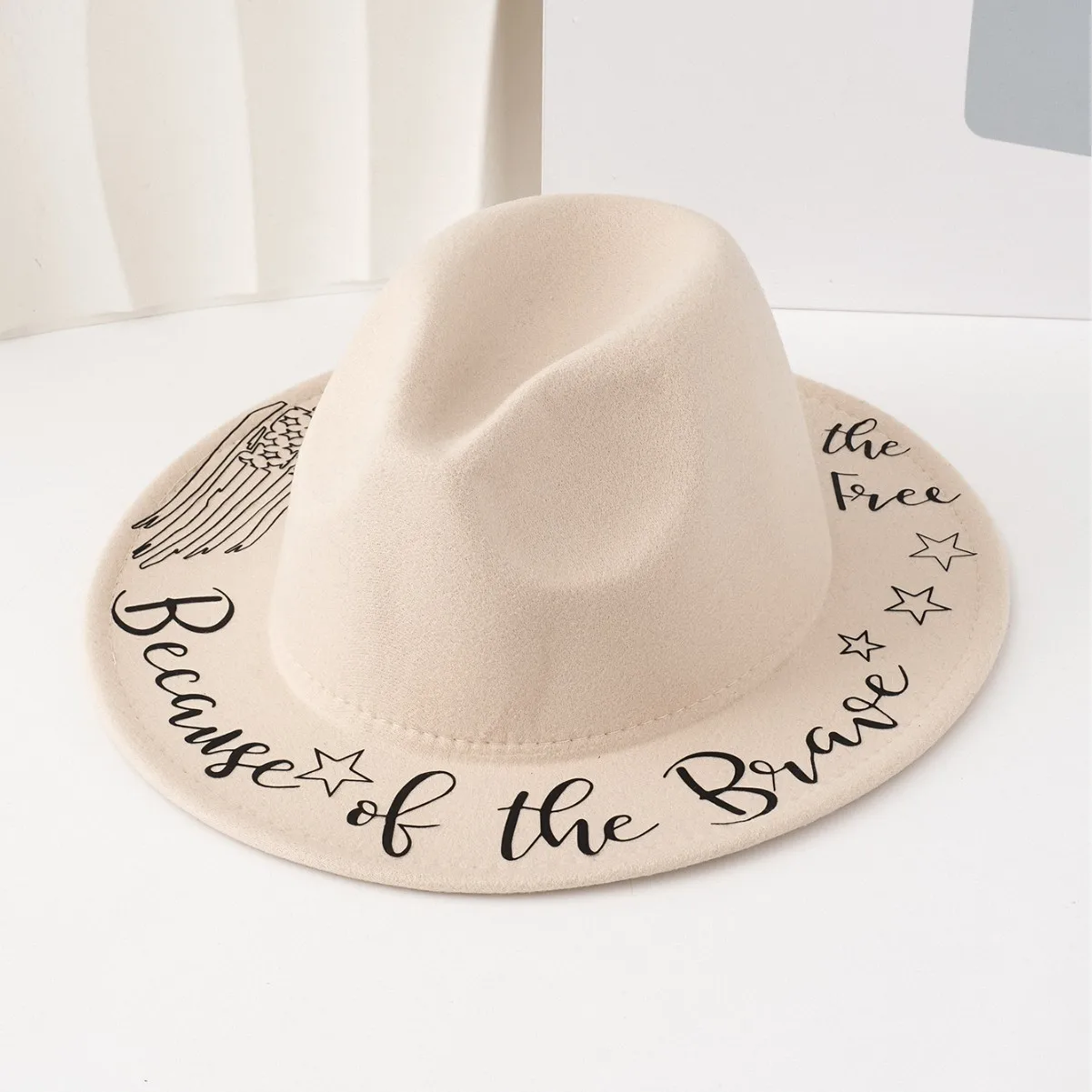 

HongLuan Vintage Beige Felt Top Hats, Bohemian Star & Letter Cowboy Hat Woman, Flat Brim Cowboy Accessories & Party Caps