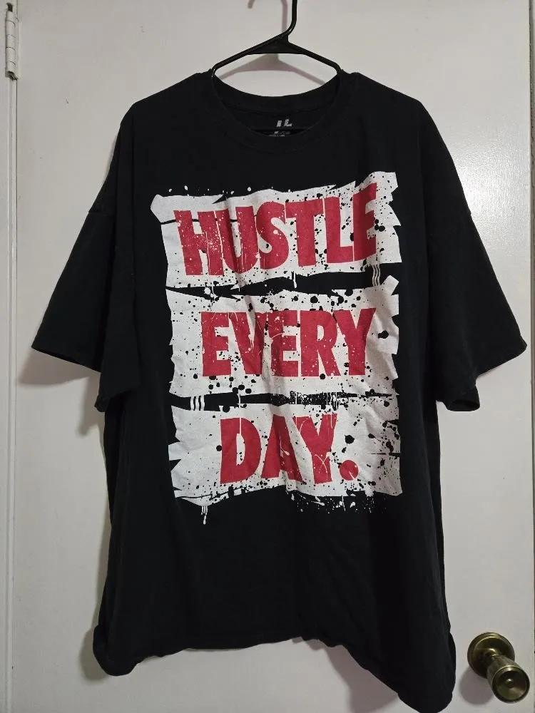 

Hustle Every Day by Take That Рубашка Футболка с коротким рукавом Размер: (4XL) # H43h Мужская одежда Бренды Одежда для спортзала Мужская одежда