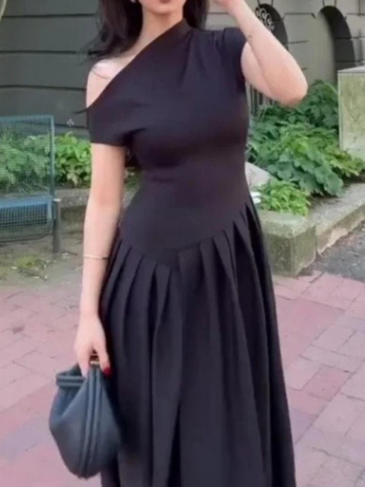 Neu im Sommer: Elegantes, schwarzes, plissiertes Maxikleid für Damen mit halbem Rollkragen, kurzen Ärmeln und hoher Taille – perfekt für Büro und Freizeit
