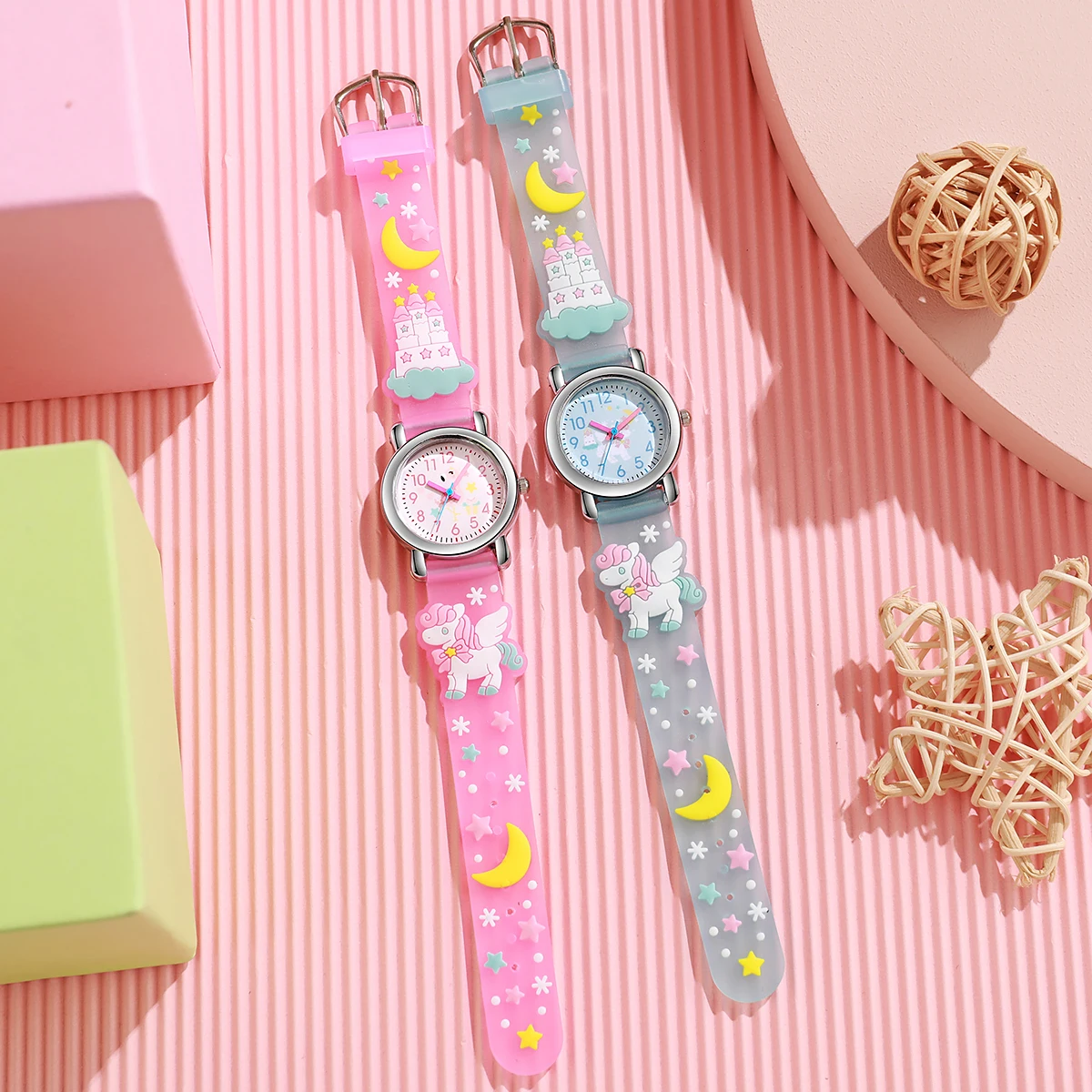 Cute and fashionable cartoon Pegasus pattern silicone watch band with a round alloy dial, children's quartz watch, suitable for