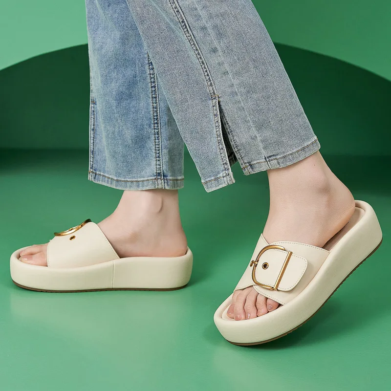 

2026 Spring Summer New Thick Sole Lightweight Non Slip Comfortable Buckle Casual Beach Slippers for Women