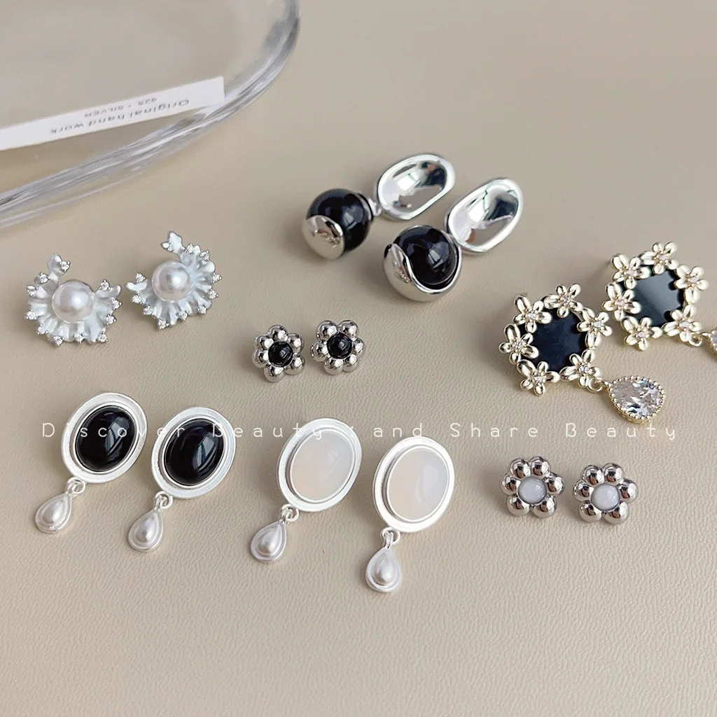 

DIY accessories Old money style retro black agate stud earrings cold wind temperament zircon earrings personalized versatile hig