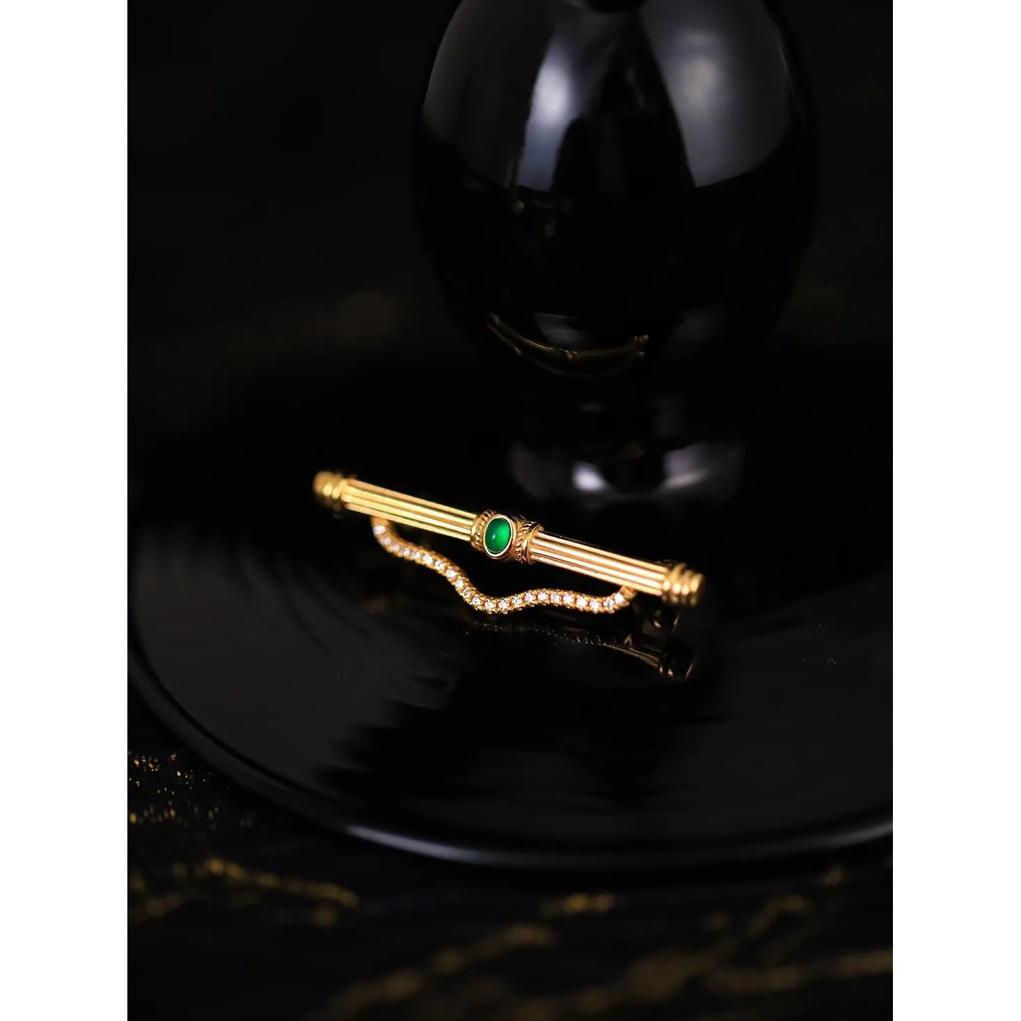 

Vintage High-quality Green Zircon Pin Badge Brooch