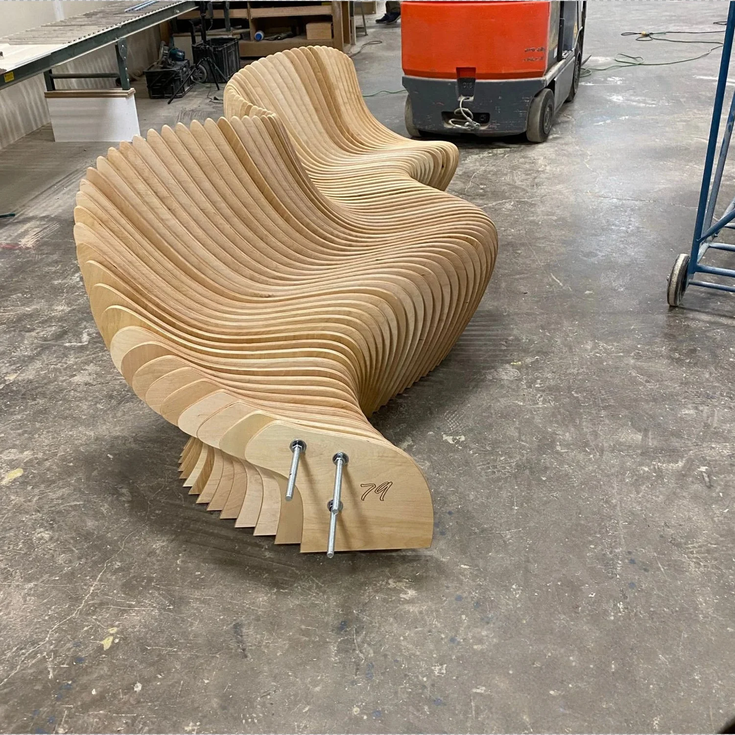 ！@Parametric Bespoke Wood Sofa High Quality Durable for Street Garden Bar Lounge Office Entry Lobby
