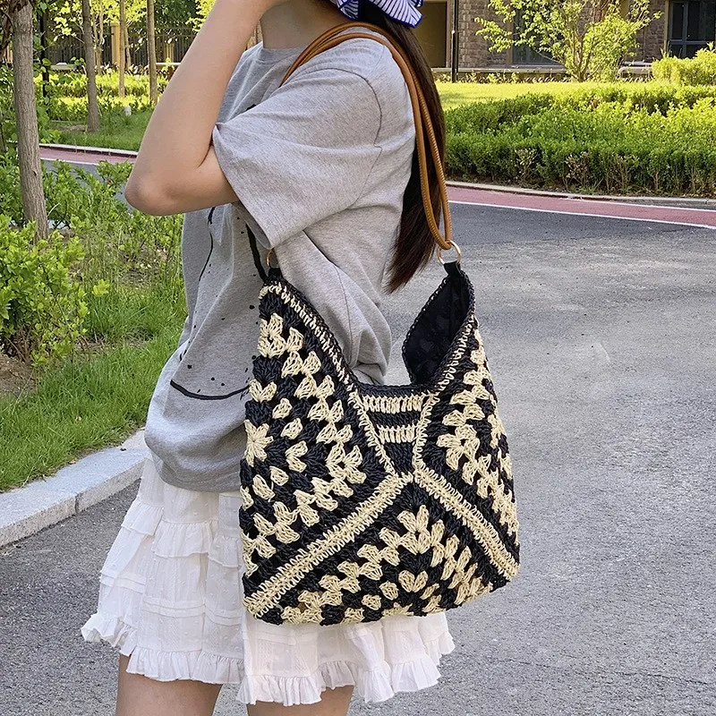 Women's Straw Woven Shoulder Tote Bag - usage example