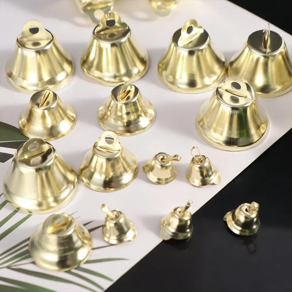 50 قطعة جرس الجنجل مواد المجوهرات الذهب جرس صغير Crafts بها بنفسك الحرف متعددة الحجم جلجل جرس المعلقات الرياح الرنين القرن الصغير عيد الميلاد