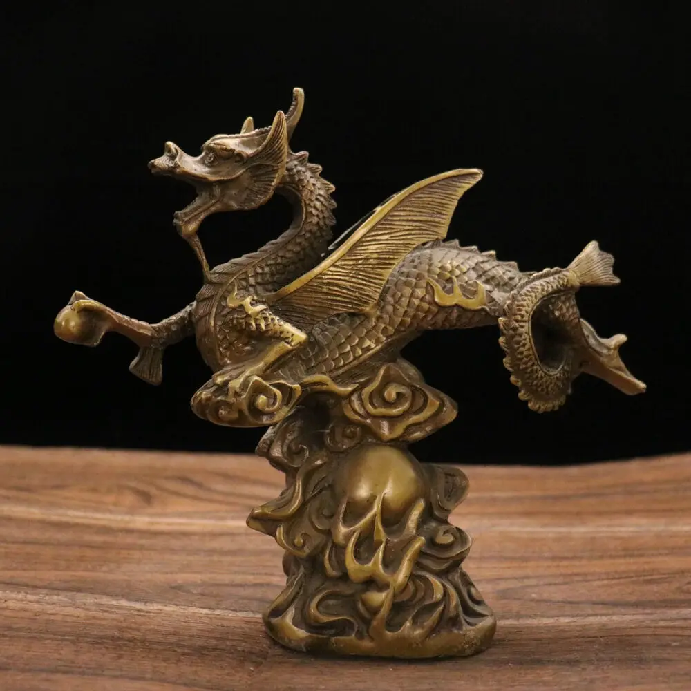 Collect China old copper handmade dragon flight shape exquisite statue