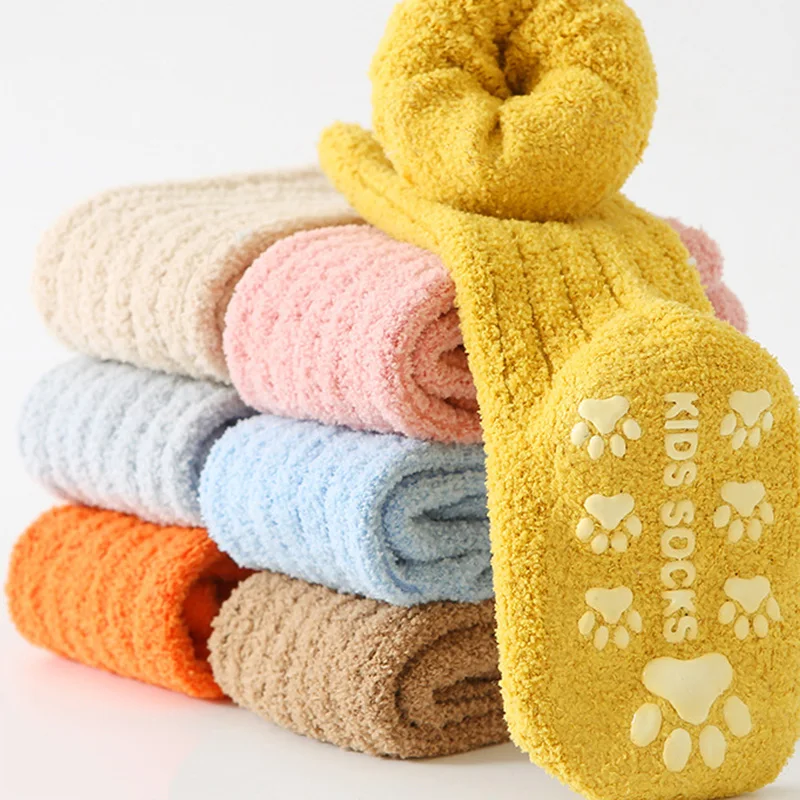 

Силиконовые противоскользящие носки с милыми детскими кошачьими лапами для девочек и мальчиков, плюшевые теплые зимне-осенние толстые носки на пол для новорожденных для детей