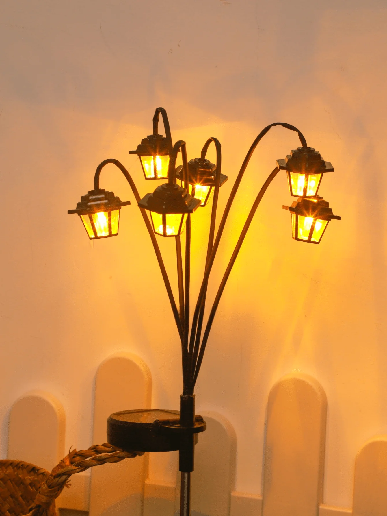 1pc Retro Lantern Decorative Light, Solar-Powered 6LED, Retro Street Lamp Shaped Decorative Light, Suitable for Garden Courtyard