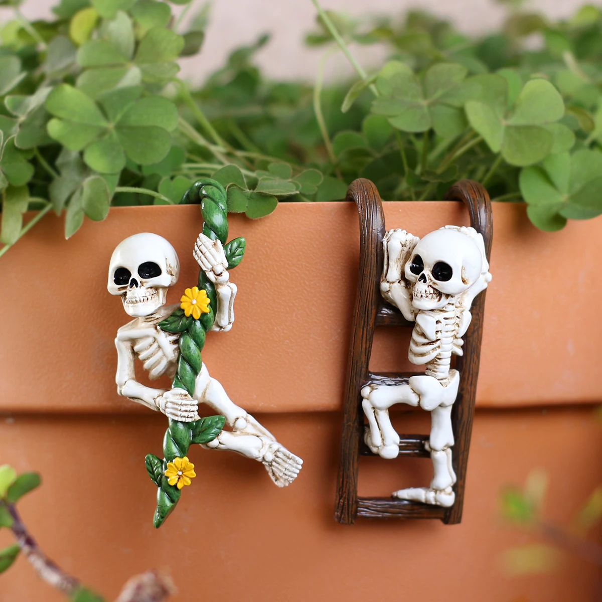 2Pcs Ladder Skull Hanging Statue Resin Crafts Flower Pot Hanging Decor Garden Lawn Ornaments Home Balcony Plant Decor Sculpture